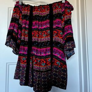 Colorful boho style off the shoulder top. Brand Hazel, sz S